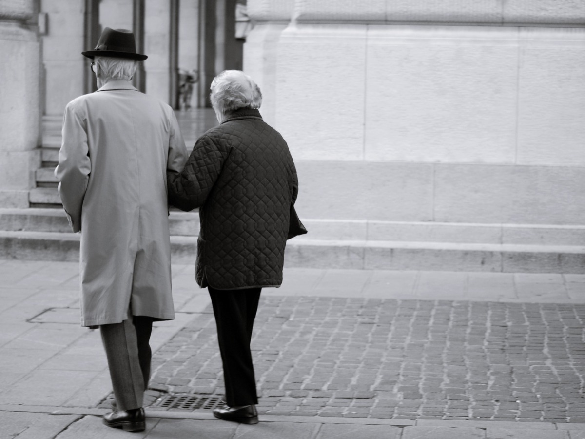 Descubra lo que comparten centenarios para una vida longeva y radiante